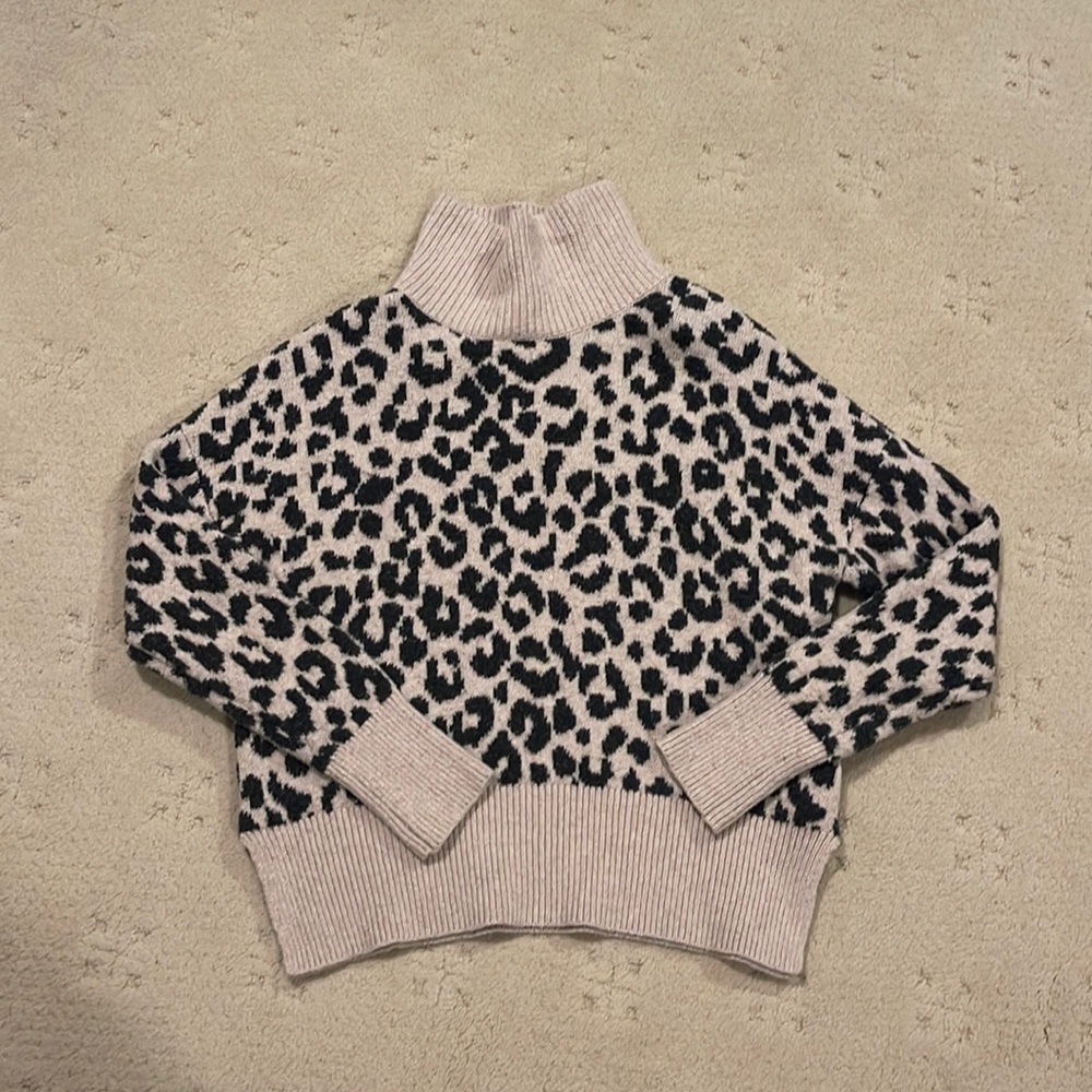 Yet Again Cheetah 🐆 Sweater Juniors Size S